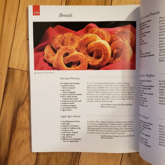 Vintage Cookbook Microwave Covention Oven with Pictures General Electric ©️ 2005 - Picture 6 of 9